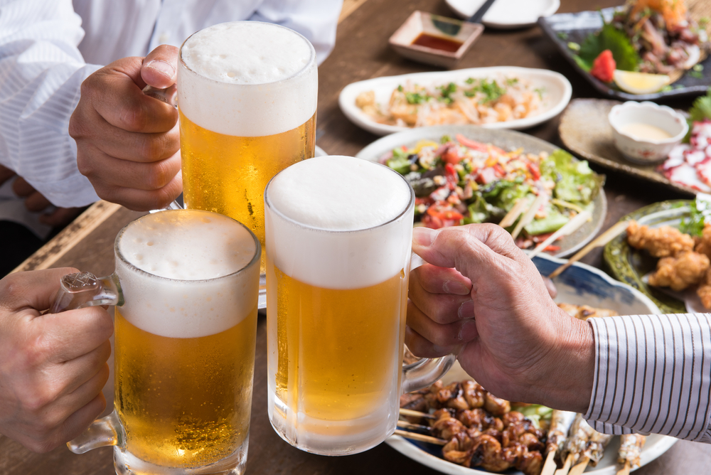 忘年会の予約はいつから？日程の決め方や注意することを紹介